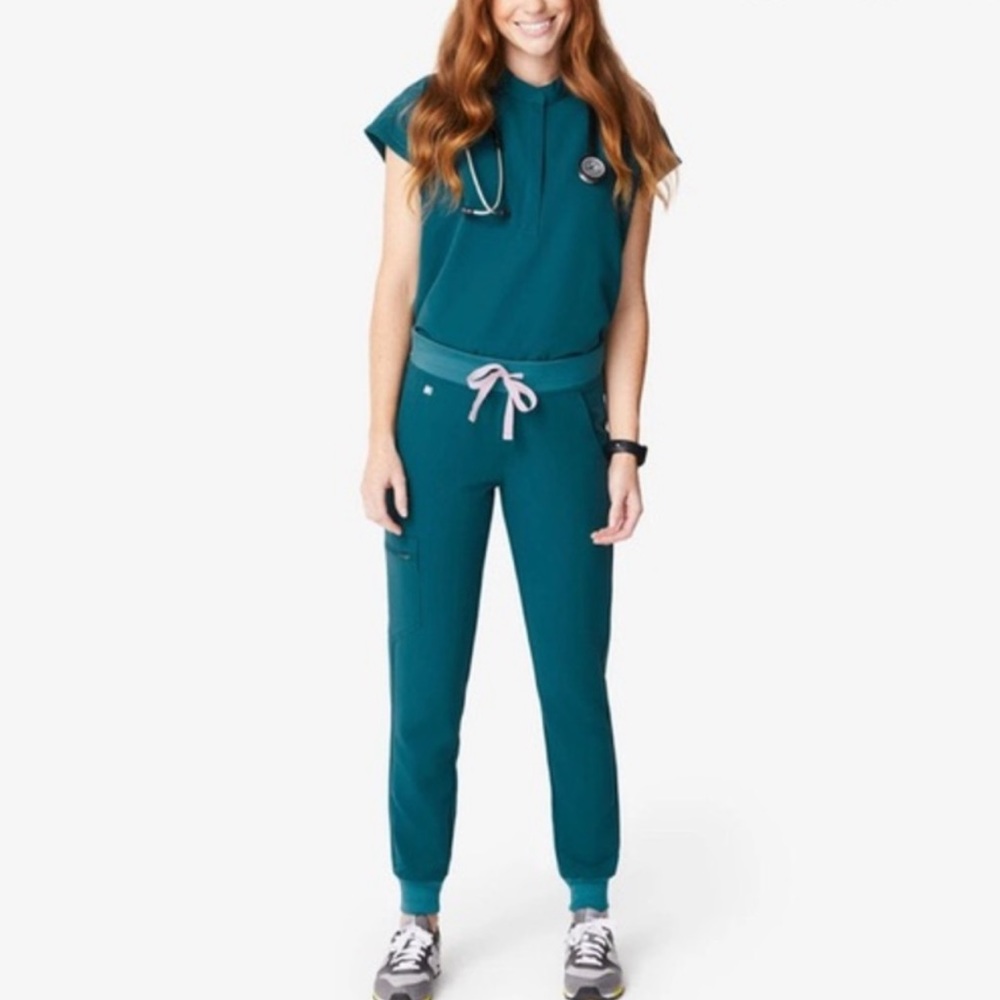 Figs Scrubs- Caribbean Blue- Rafaela Top and Zamora Jogger Pants (XS)